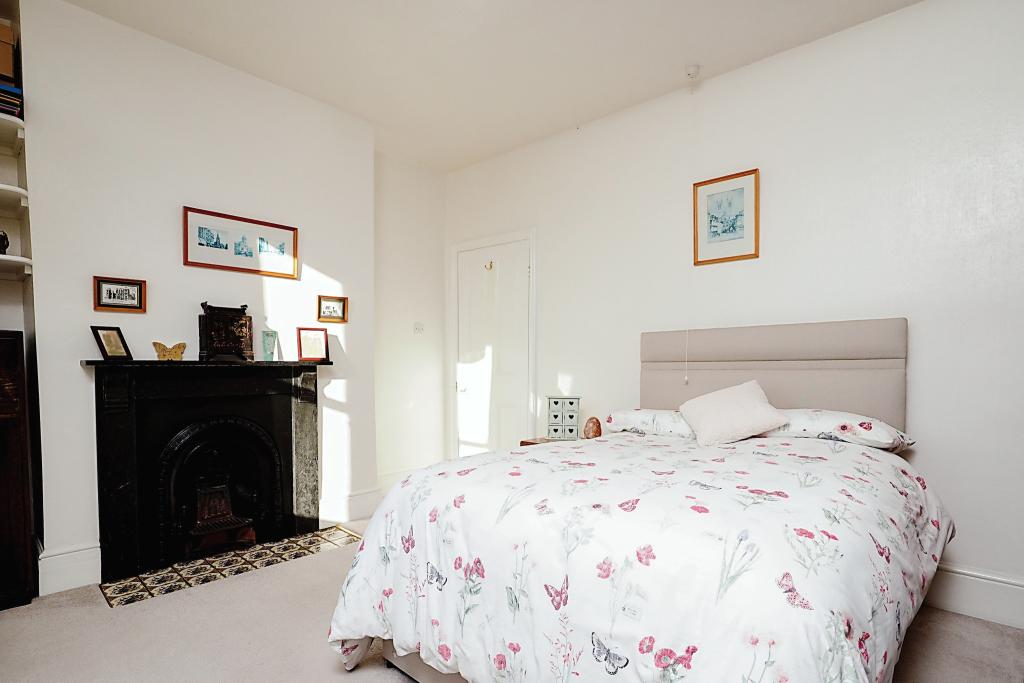 4 bedroom detached house for sale in Dovecote Lane, Beeston, Nottingham