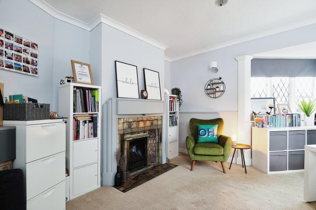 3 bedroom detached house for sale in Bramcote Lane, Beeston, Nottingham