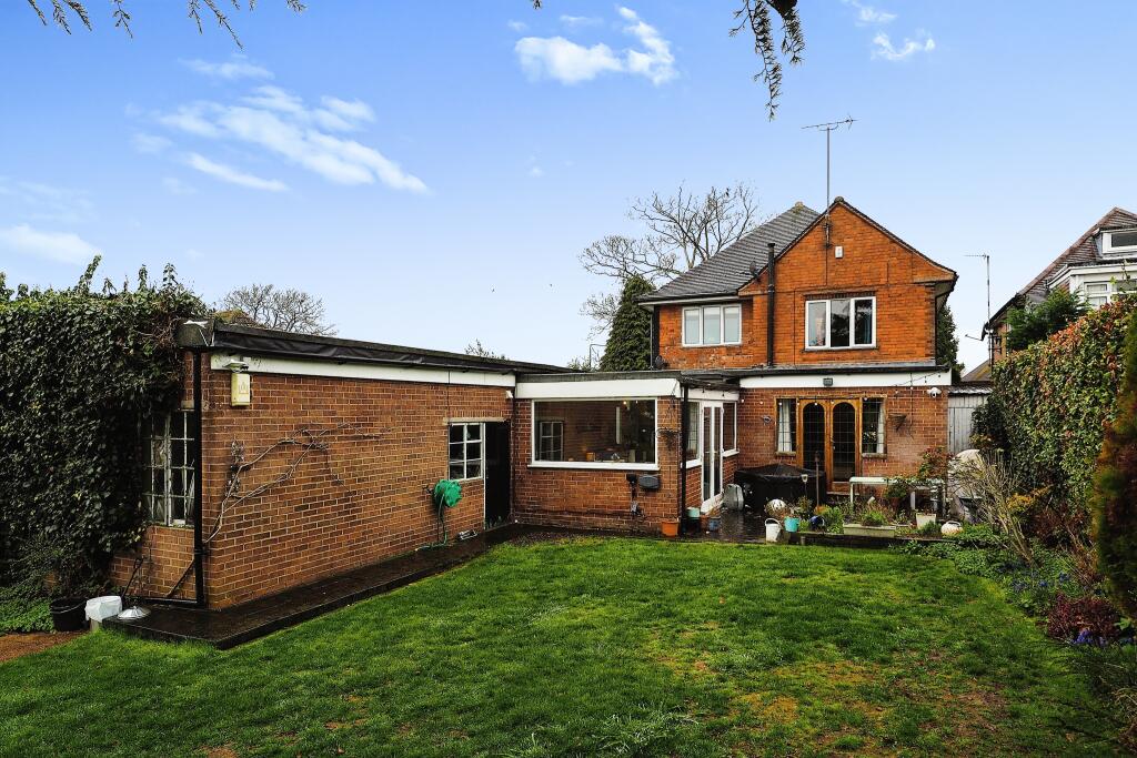 3 bedroom detached house for sale in Bramcote Lane, Beeston, Nottingham
