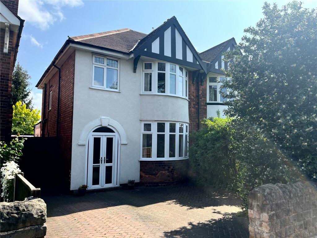 3 bedroom semidetached house for sale in Wollaton Road, Beeston