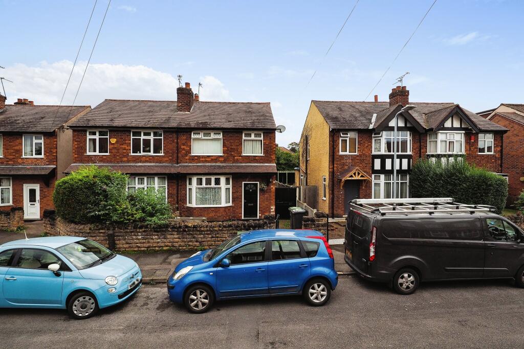 3 bedroom semidetached house for sale in Carisbrooke Avenue, Beeston