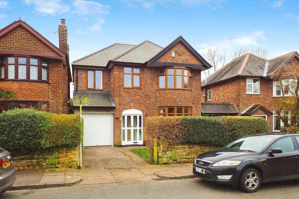 5 bedroom detached house for sale in Stanley Drive, Bramcote, Nottinghamshire, NG9