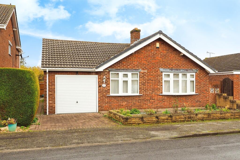 2 bedroom bungalow for sale in Leen Close, Hucknall, Nottingham