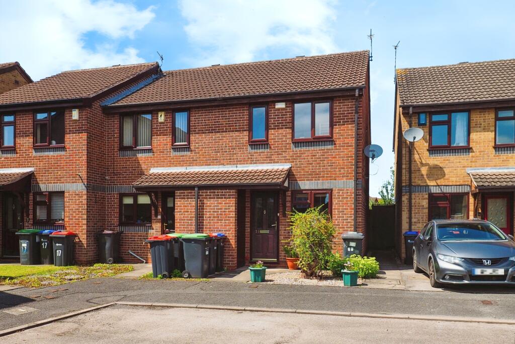 Main image of property: Roseberry Gardens, Hucknall, Nottingham, NG15