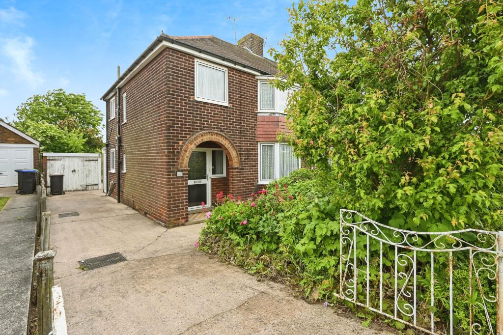 3 bedroom semidetached house for sale in Cherry Avenue, Kirkbyin