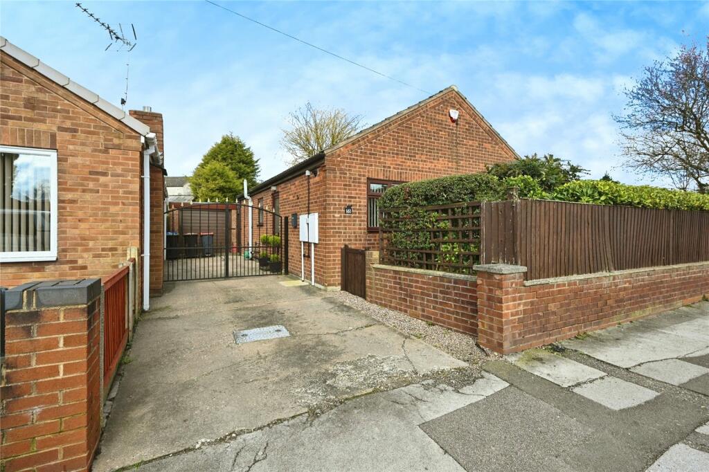 2 bedroom bungalow for sale in Nuncargate Road, KirkbyinAshfield