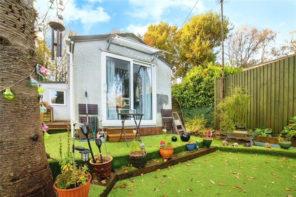 2 bedroom detached house for sale in Southwell Road East, Rainworth