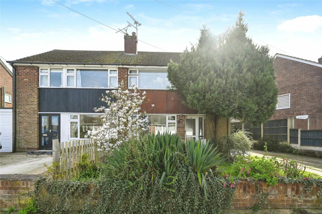 3 bedroom semidetached house for sale in Fairholme Drive, Mansfield