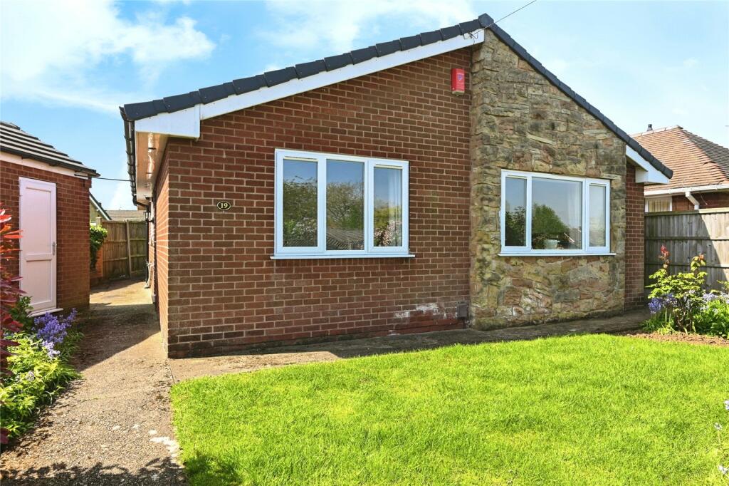 2 bedroom bungalow for sale in Parliament Road, Mansfield
