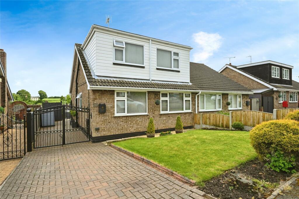 4 bedroom semidetached house for sale in Deansgate, Pleasley, Mansfield, Derbyshire, NG19