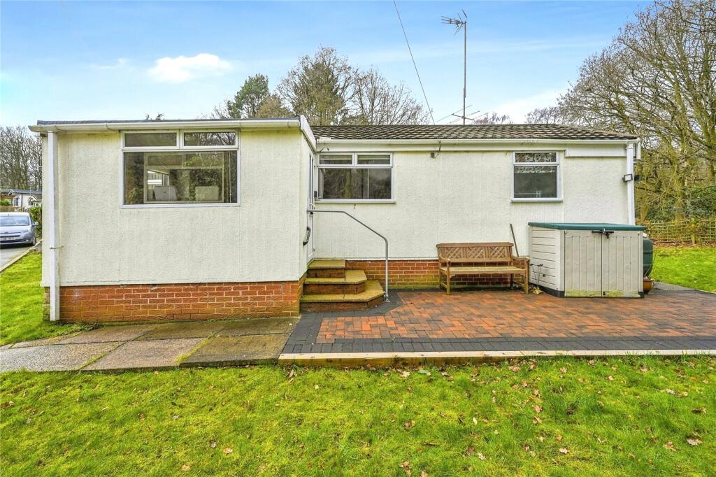 Main image of property: Southwell Road East, Rainworth, Mansfield, Nottinghamshire, NG21