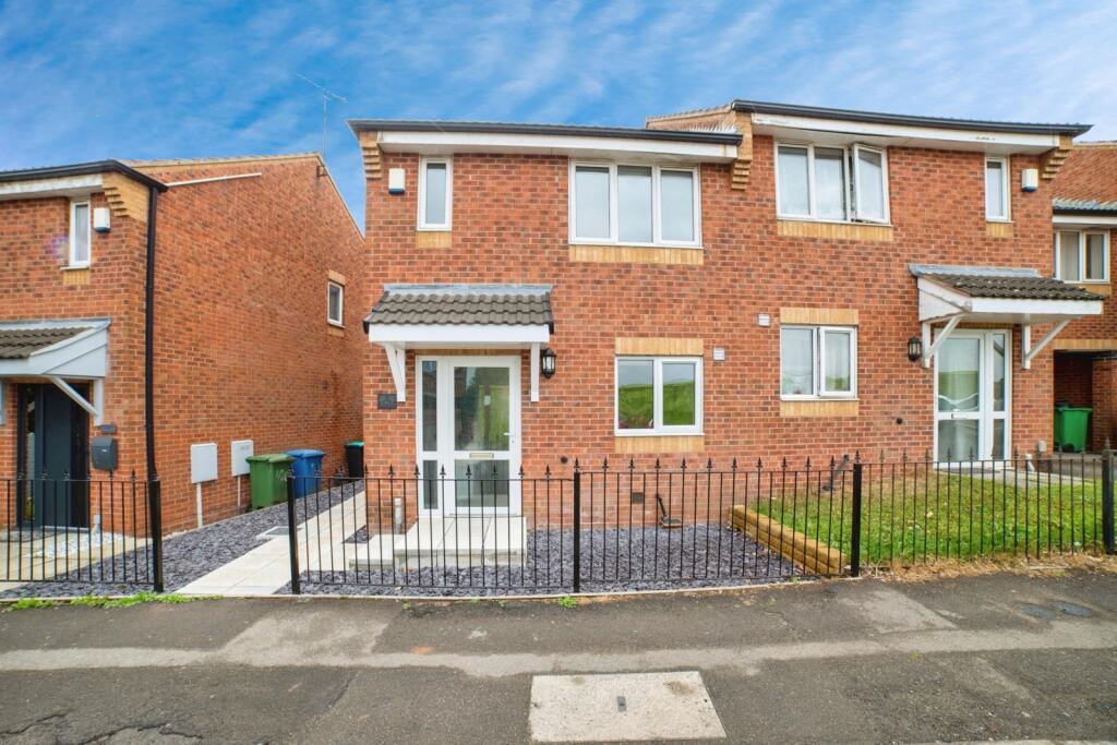 Main image of property: Broomhill Lane, Mansfield, Nottinghamshire, NG19