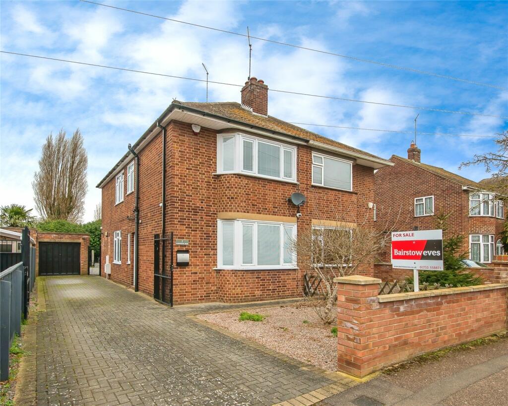 3 bedroom semi-detached house for sale in Gloucester Road, Peterborough, Cambridgeshire, PE2