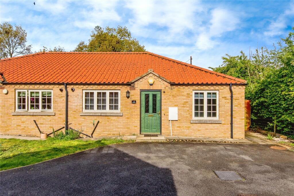 2 bedroom bungalow for sale in Muntjac Close, Bretton, Peterborough, Cambridgeshire, PE3