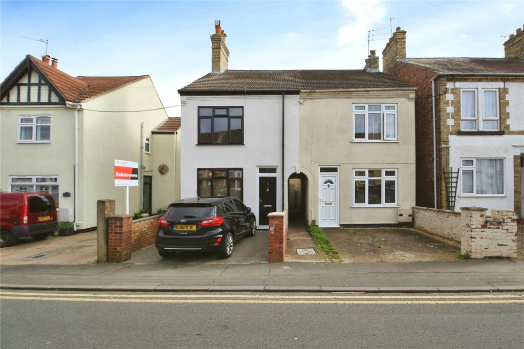 3 bedroom end of terrace house for sale in New Road, Woodston, Peterborough, Cambridgeshire, PE2