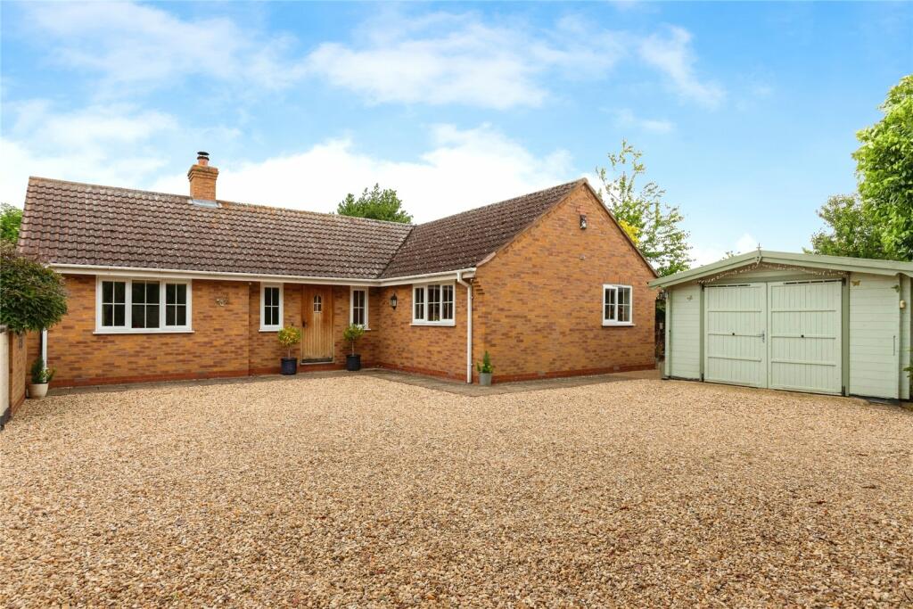2 bedroom bungalow for sale in Peterborough Road, Crowland