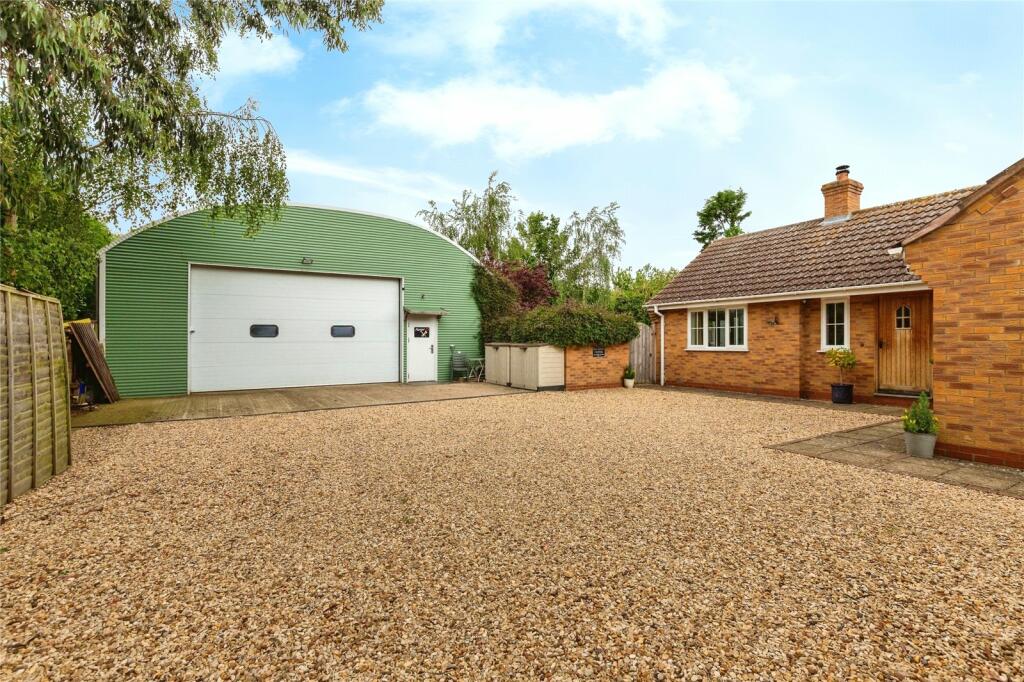 2 bedroom bungalow for sale in Peterborough Road, Crowland