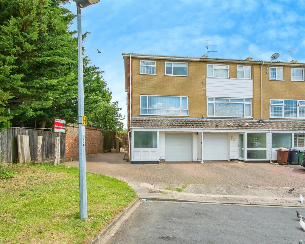 4 bedroom end of terrace house for sale in Angus Court, Peterborough, Cambridgeshire, PE3