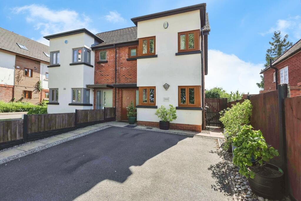 Main image of property: Redhill Road, Northfield, Birmingham, West Midlands, B31