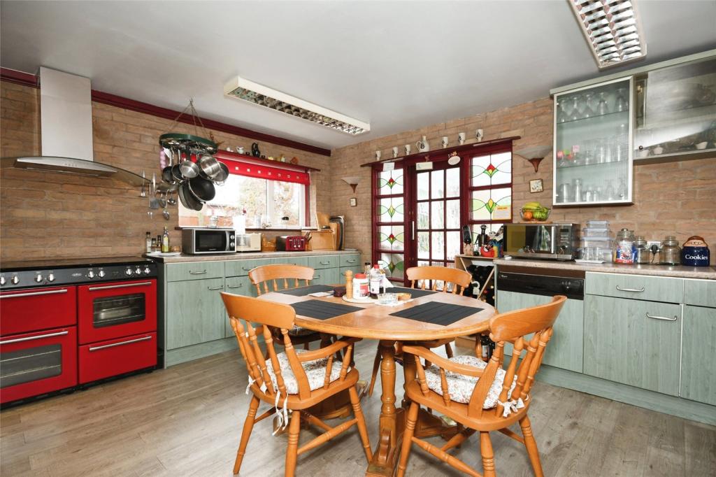 3 bedroom detached house for sale in Beck Lane, SuttoninAshfield