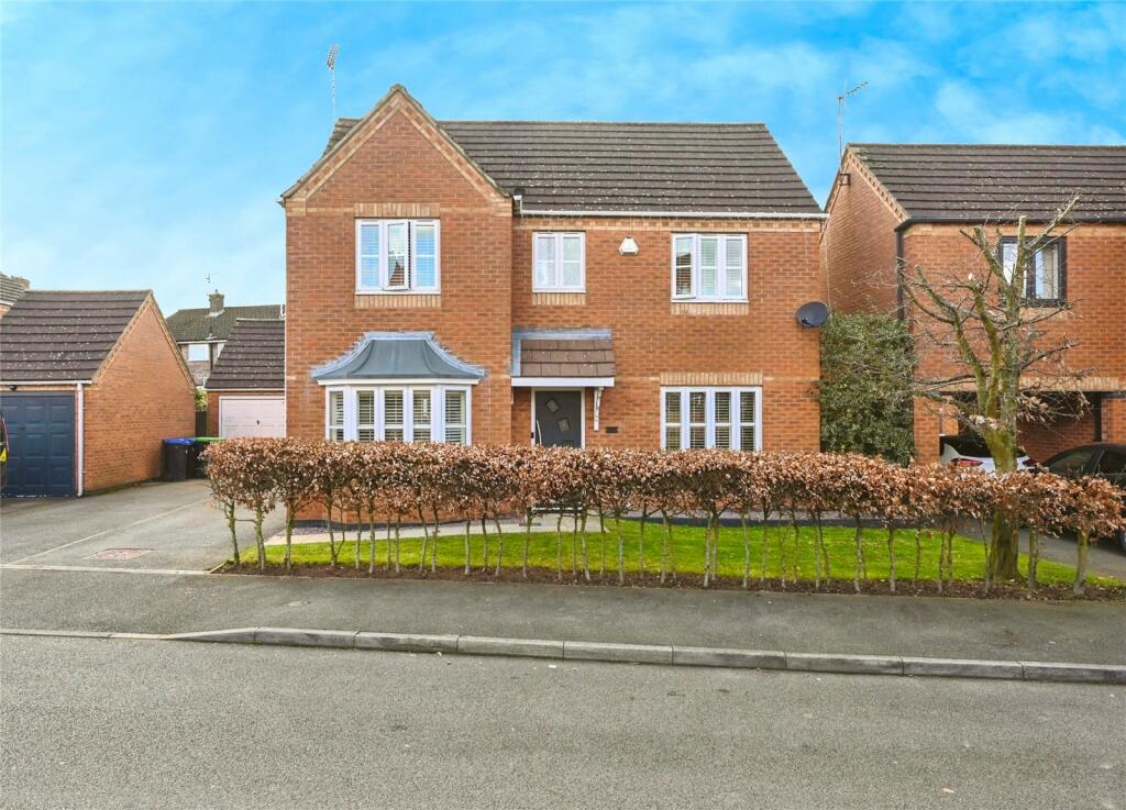 4 bedroom detached house for sale in Ashleigh Avenue, Suttonin