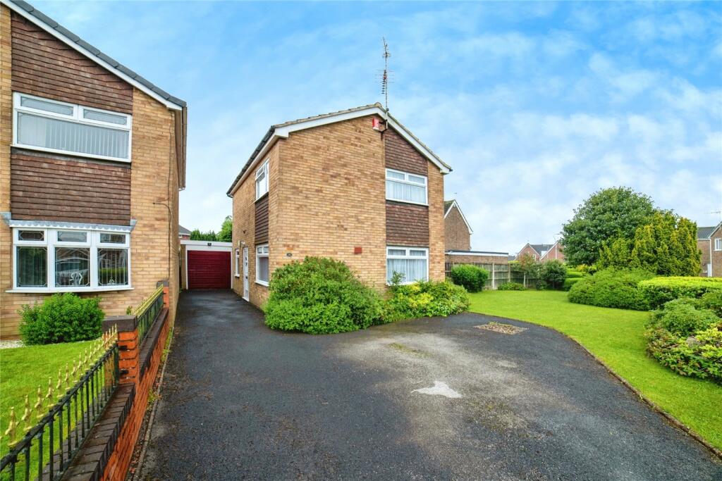 3 bedroom detached house for sale in Dales Avenue, SuttoninAshfield
