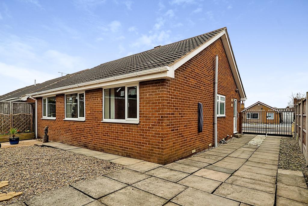 3 bedroom bungalow for sale in Pimlico Avenue, Bramcote, Nottingham, NG9