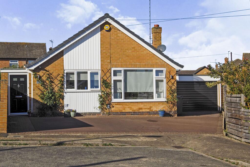 3 bedroom bungalow for sale in Rivergreen Close, Bramcote, Nottingham, NG9