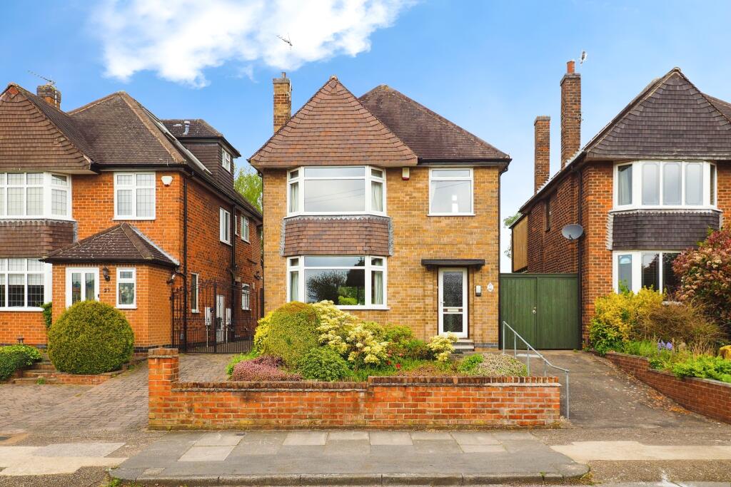3 bedroom detached house for sale in Balmoral Drive, Bramcote