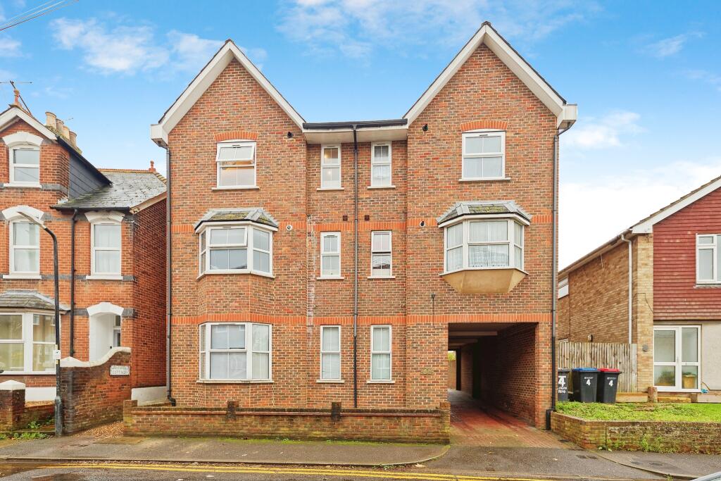 2 bedroom flat for sale in Gordon Road, Canterbury, Kent, CT1