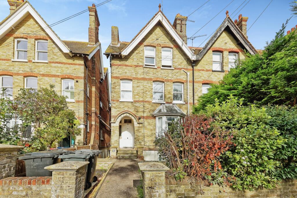 2 bedroom flat for sale in Old Dover Road, Canterbury, Kent, CT1