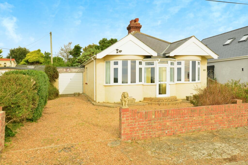 3 bedroom bungalow for sale in Old Dover Road, CapelleFerne