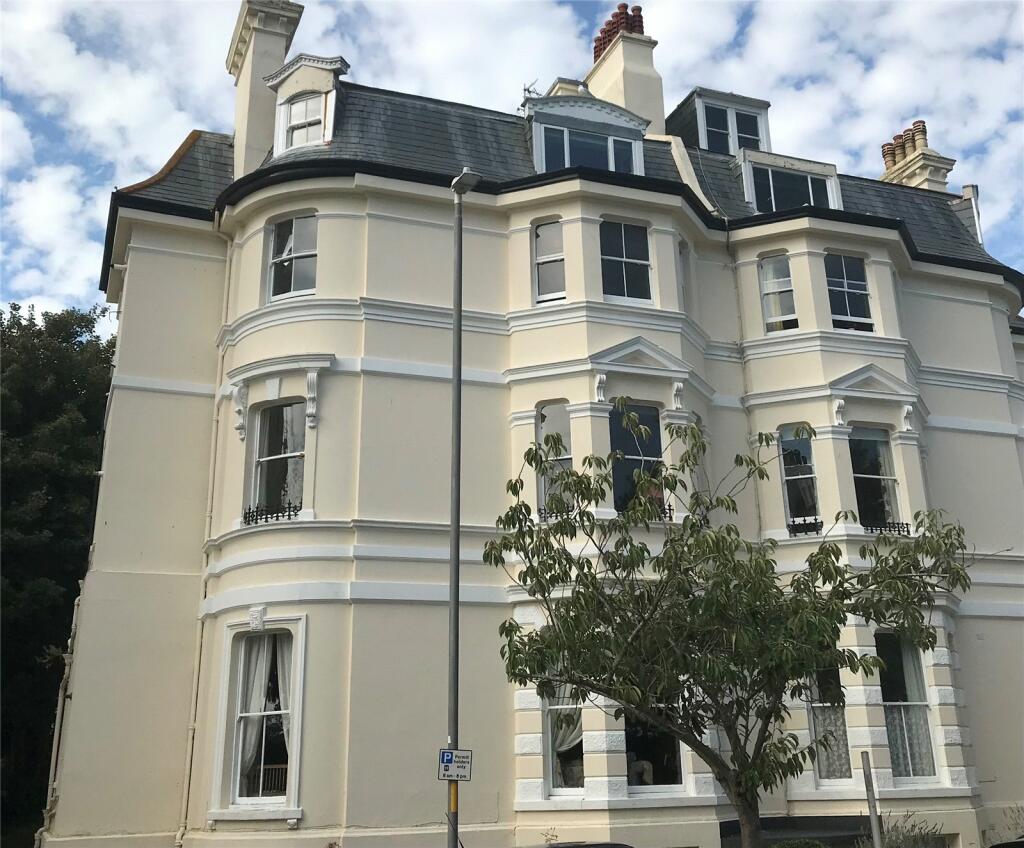 3 bedroom flat for sale in Clifton Crescent, Folkestone, Kent, CT20
