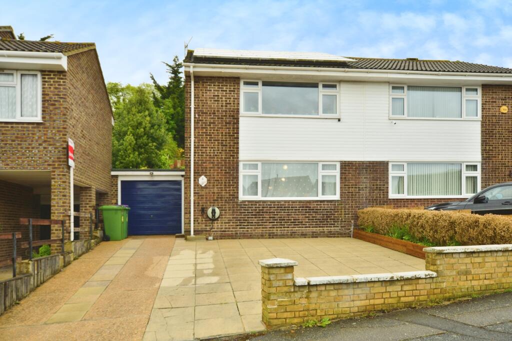 2 bedroom semidetached house for sale in Holywell Avenue, Folkestone