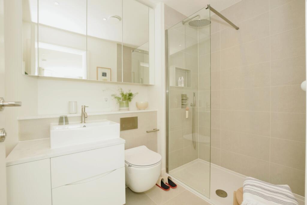 Additional property image - Shoreline Crescent, Folkestone, Kent, CT20