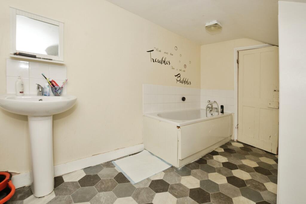 Additional property image - Pavilion Road, Folkestone, Kent, CT19