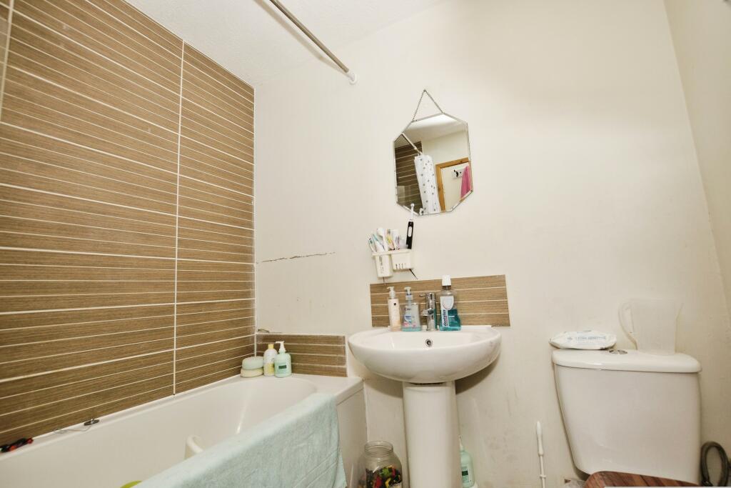 Additional property image - Haskard Close, Hawkinge, Folkestone, Kent, CT18