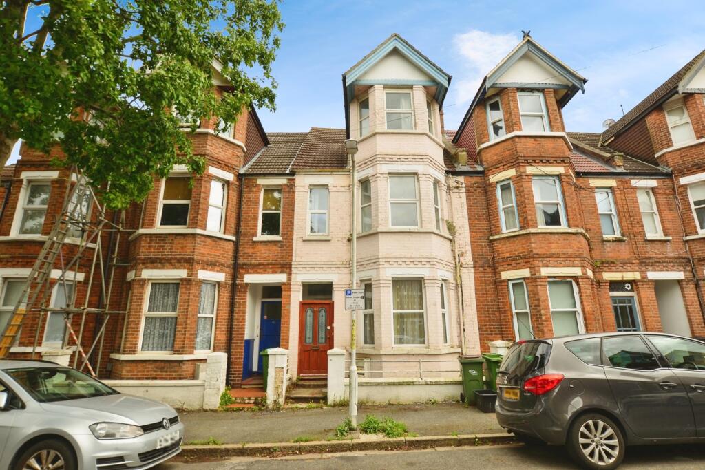 6 bedroom house