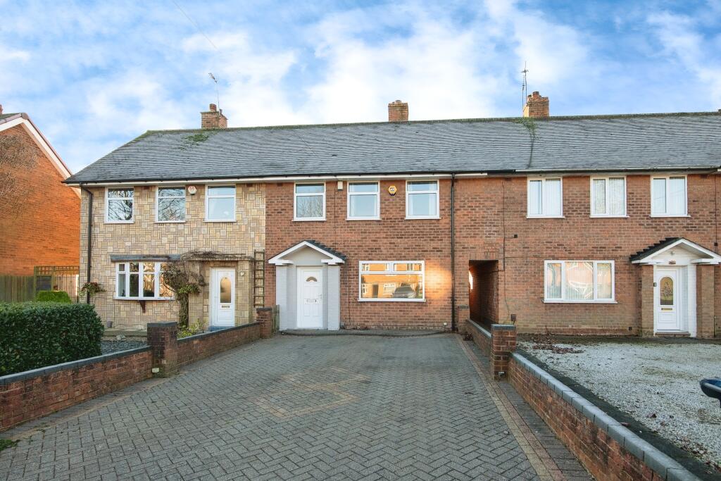 3 bedroom terraced house for sale in Quinton Road West, Quinton