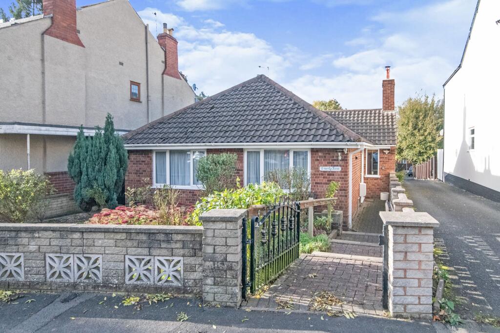 2 bedroom bungalow for sale in Birch Road, Oldbury, West Midlands, B68
