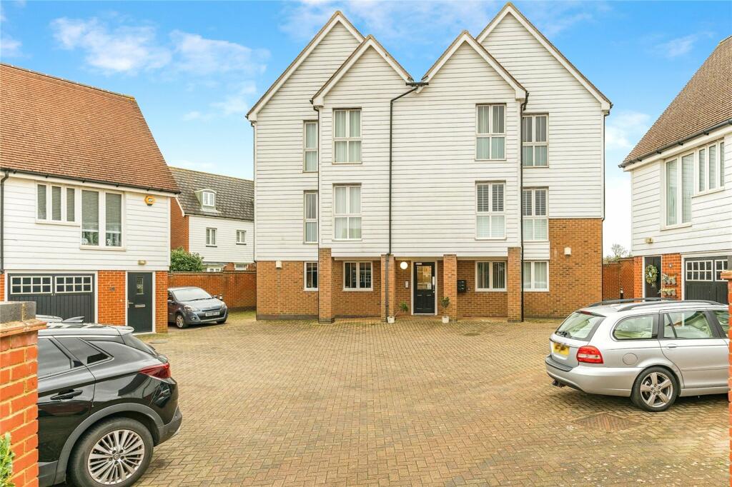 2 bedroom flat for sale in Bluebell Drive, Sittingbourne, ME10