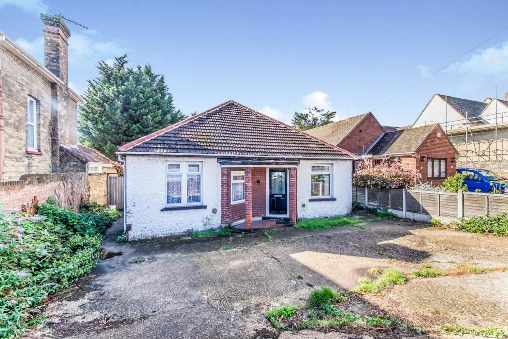 3 bedroom bungalow for sale in London Road, Sittingbourne, Kent, ME10