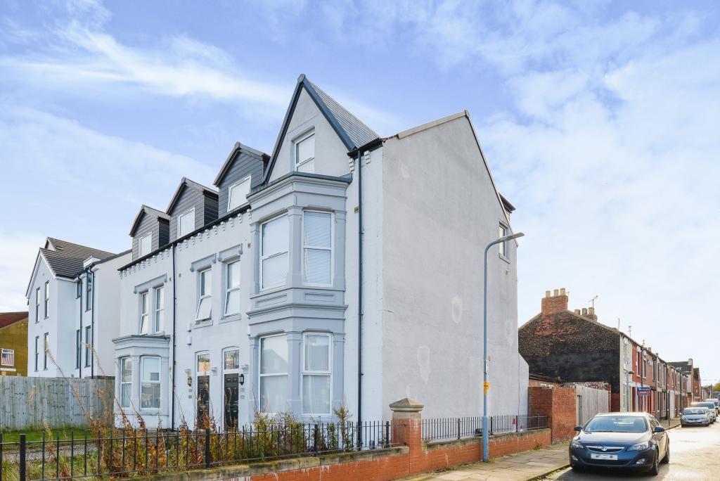 12 bedroom end of terrace house for sale in Southfield Road