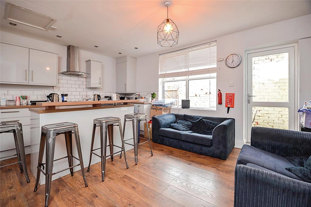 12 bedroom end of terrace house for sale in Southfield Road