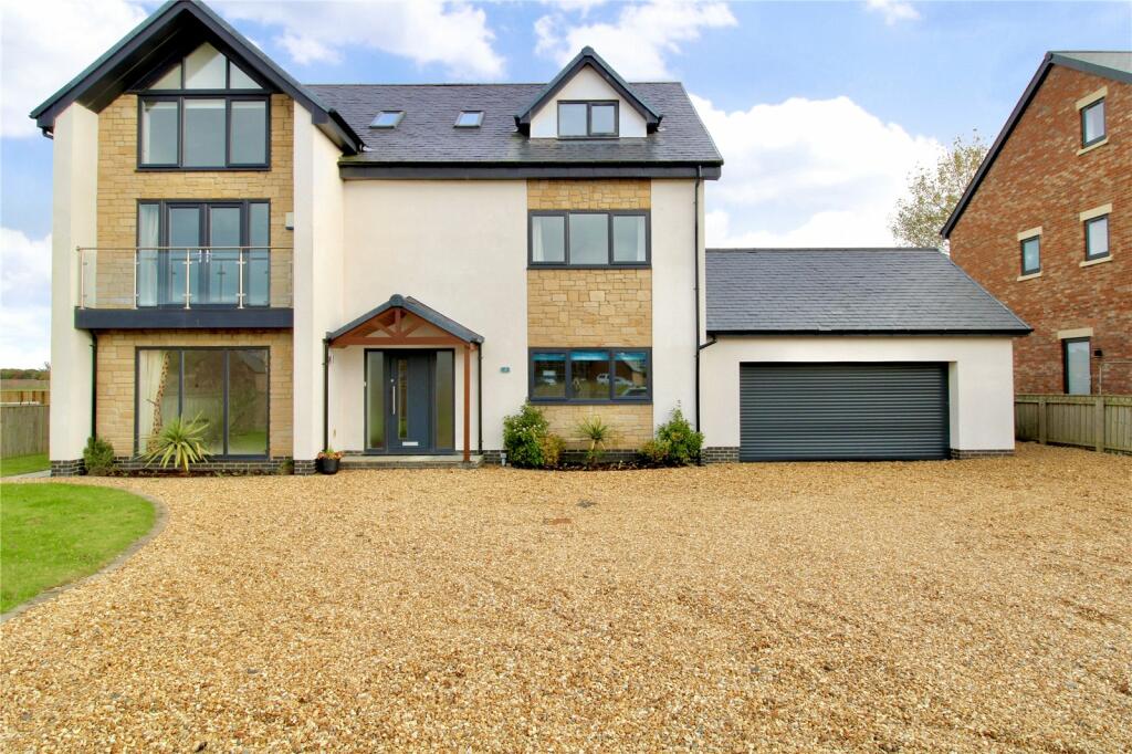 6 bedroom detached house for sale in Medburn Close, Medburn, Newcastle upon Tyne, Northumberland