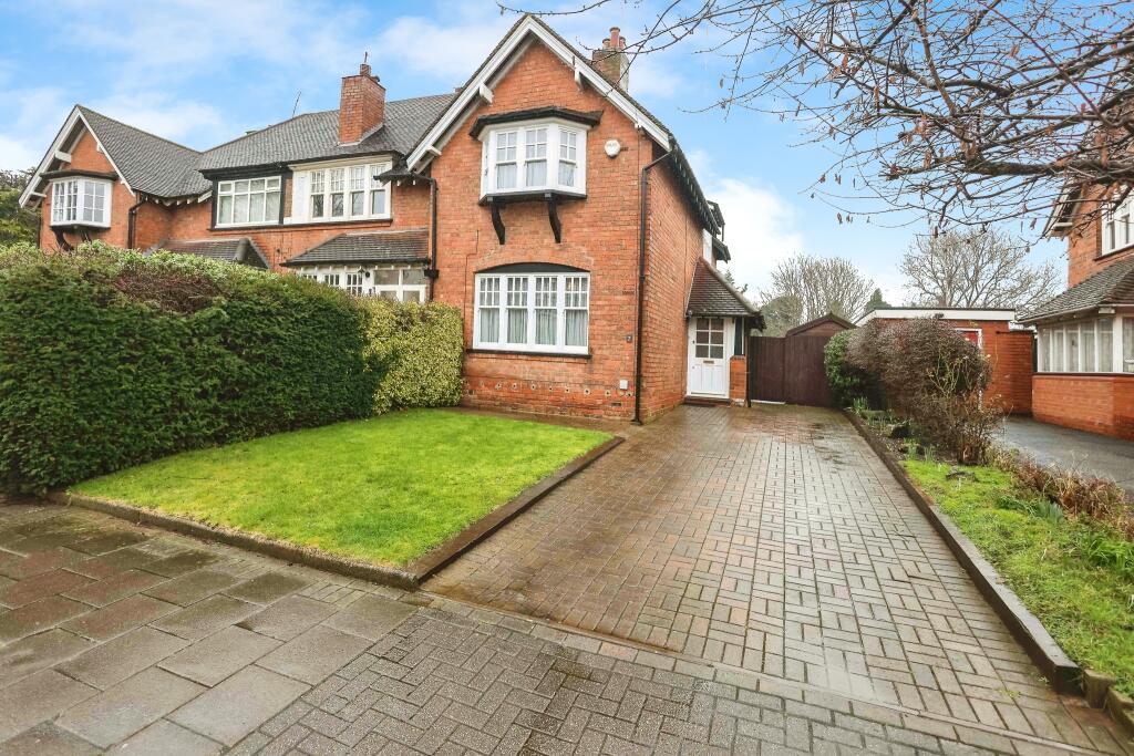 3 bedroom end of terrace house for sale in Willow Road, Bournville, Birmingham, West Midlands, B30