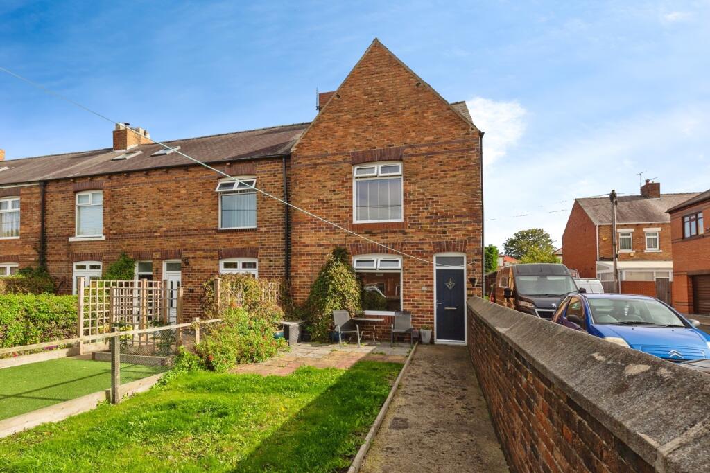 2 bedroom end of terrace house