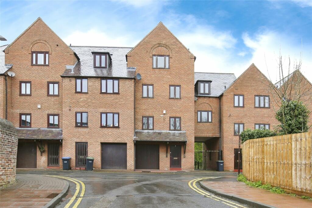 4 bedroom town house for sale in Elvet Waterside, Durham, DH1
