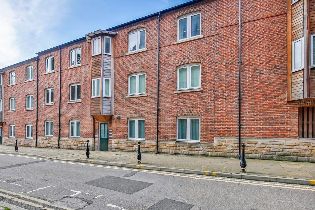 2 bedroom flat for sale in Clements Wharf, Back Silver Street, Durham
