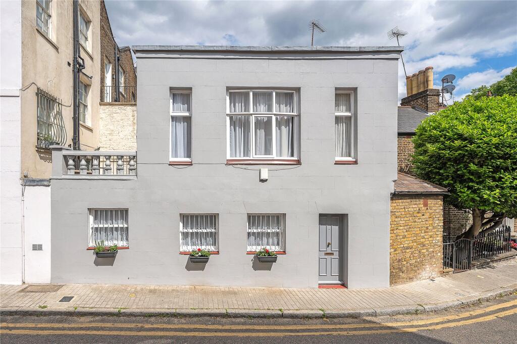 Main image of property: Royal Crescent Mews, London, W11